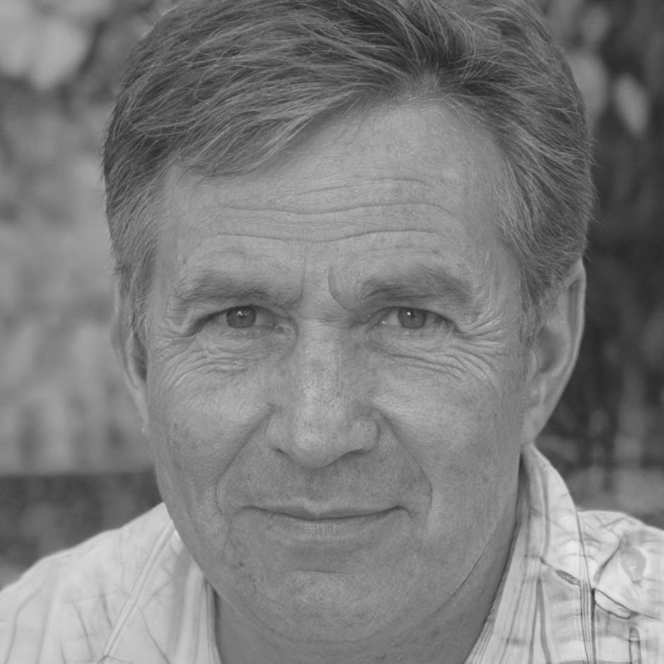 Documentary photographer and instructor specializing in street photography